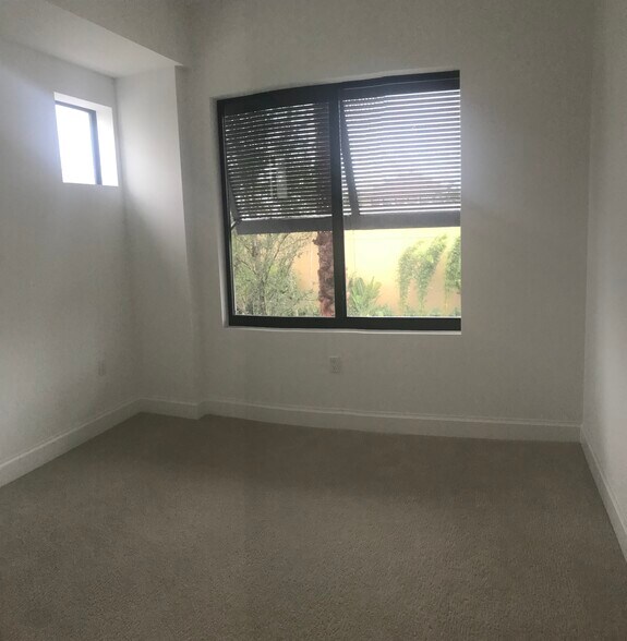 Guest room - 1111 Central Ave