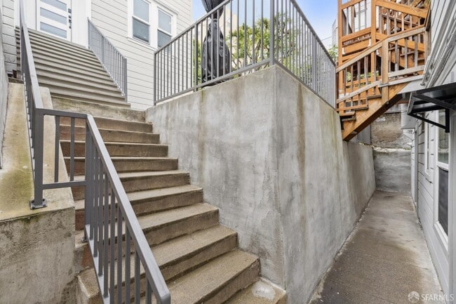 Building Photo - 971 Filbert St