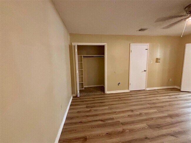 Building Photo - 8712 Wilcrest Dr
