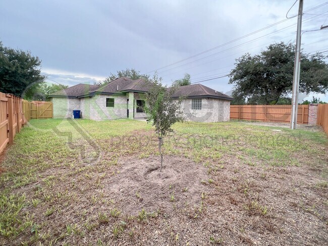 Building Photo - Beautiful 3b /2 bath home in McAllen
