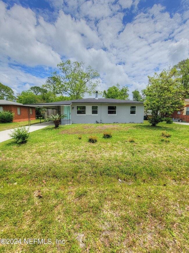 Building Photo - 3919 Skycrest Dr