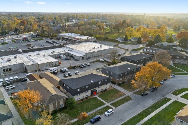 Building Photo - 609 E 3rd St