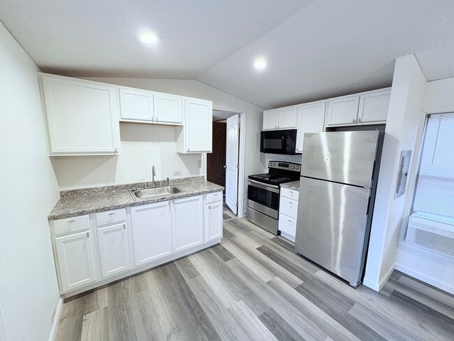 Building Photo - 930 Cedar Village Ln