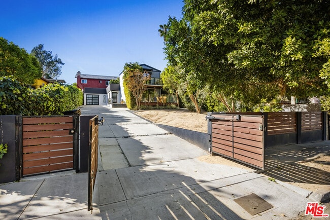 Building Photo - 1057 N Ave 49