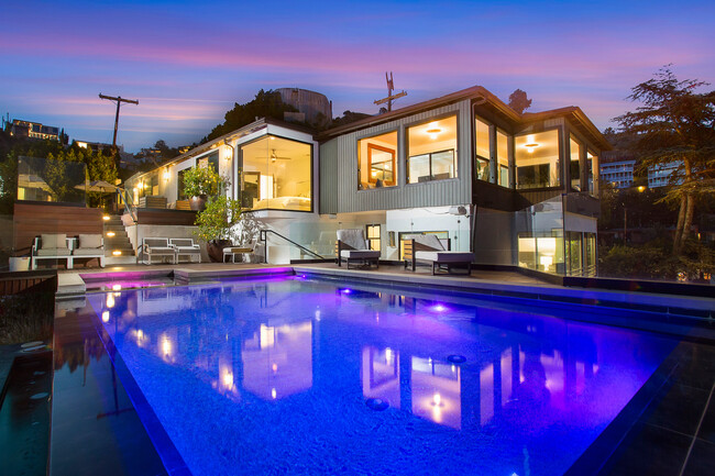 Primary Photo - 1733 Sunset Plaza Dr