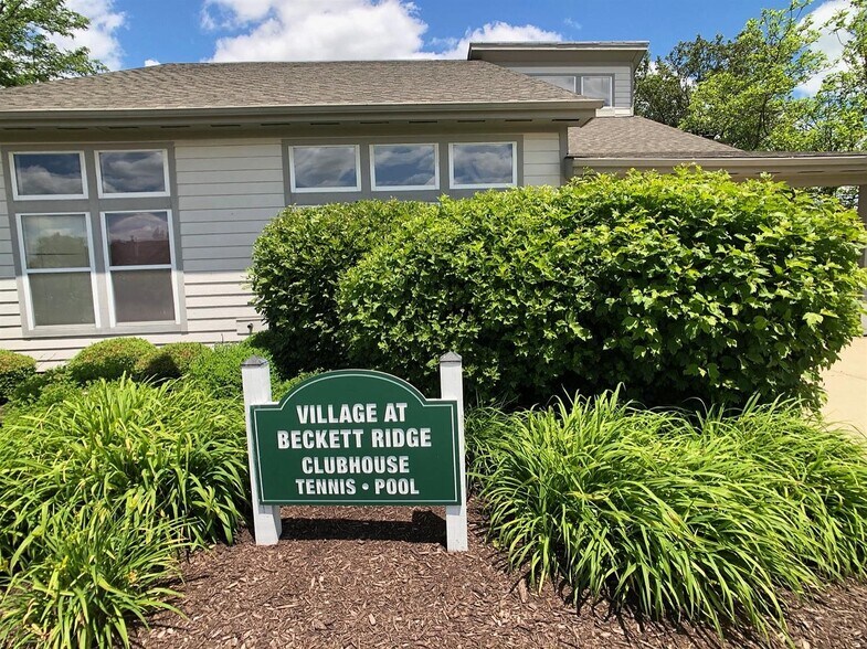 Building Photo - 8859 Eagleview Dr