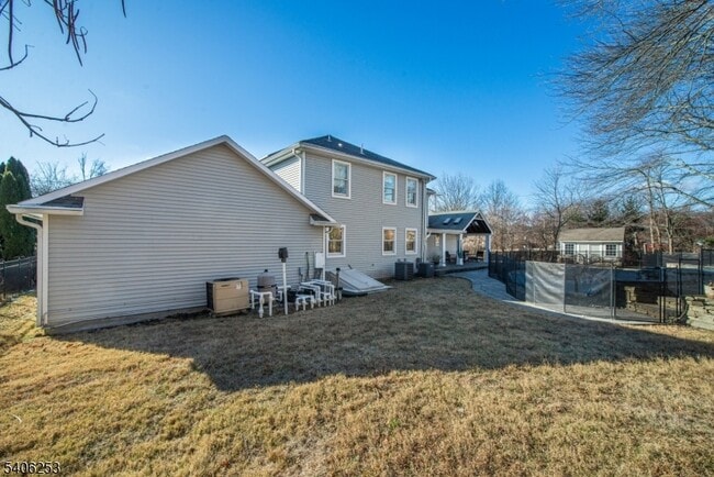 Building Photo - 414 Mineral Springs Dr