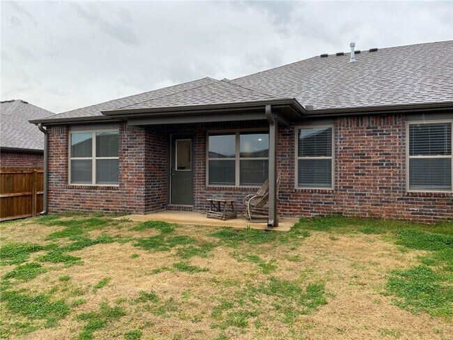 Building Photo - 422 Barbet Dr