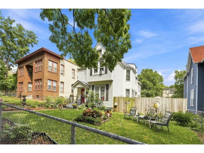 Building Photo - 2625 2nd Ave S