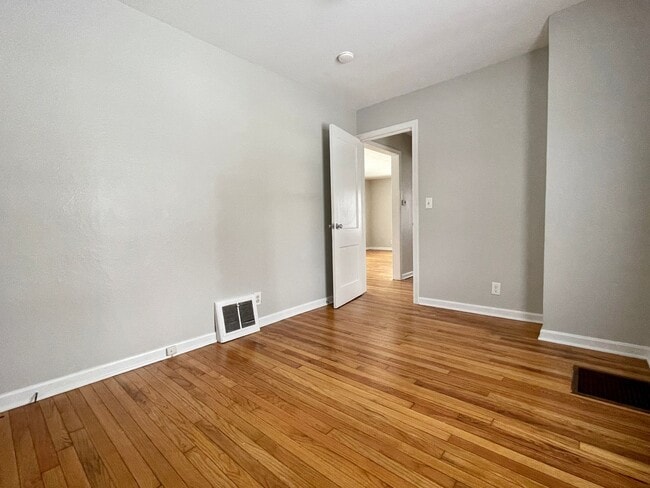 Building Photo - Cute 2 Bedroom Bungalow