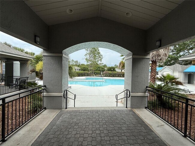Building Photo - 3705 SW 27th St