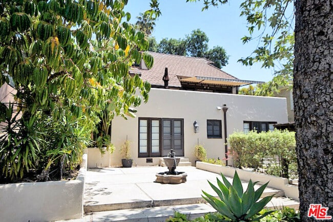 Building Photo - 2667 Lake View Terrace E