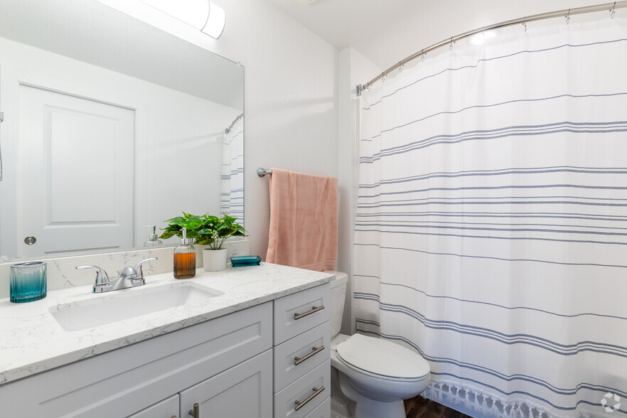 3BR, 2BA - 1048SF Bathroom 1 - Bighorn Landing