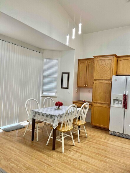 Building Photo - 7993 Bothwell Dr