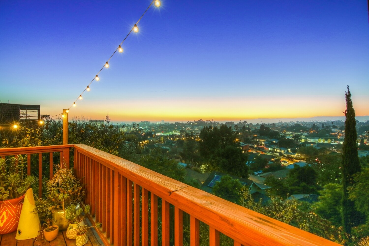 Building Photo - 1563 Lucretia Ave