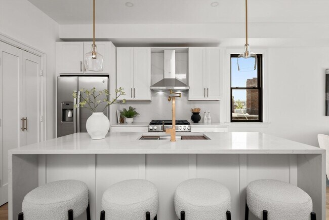 Building Photo - 100 Bennington St