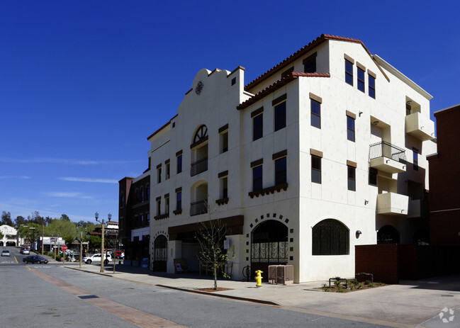 Primary Photo - Front Street Plaza