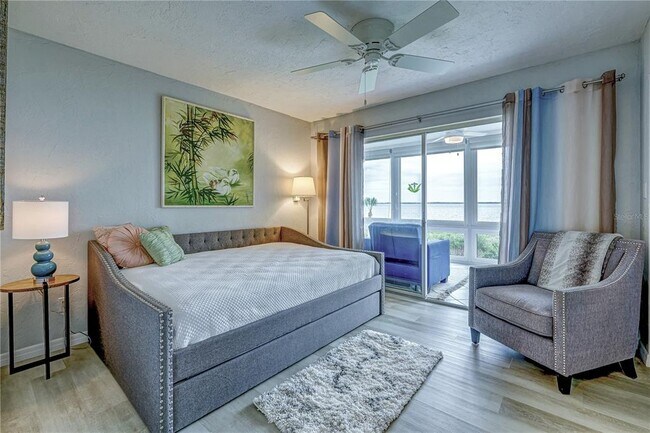 Building Photo - 4800 Gulf of Mexico Dr