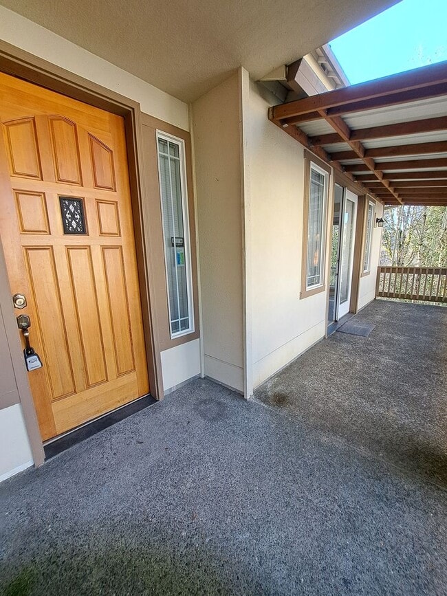 Building Photo - Secluded 5 bedroom Amazing Views Green Space