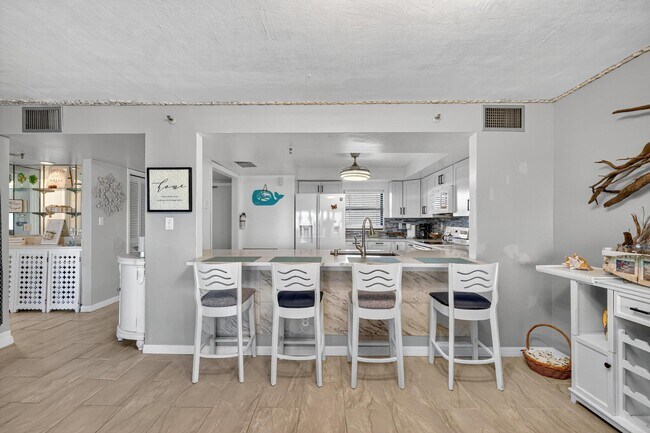 Building Photo - 801 S Ocean Dr