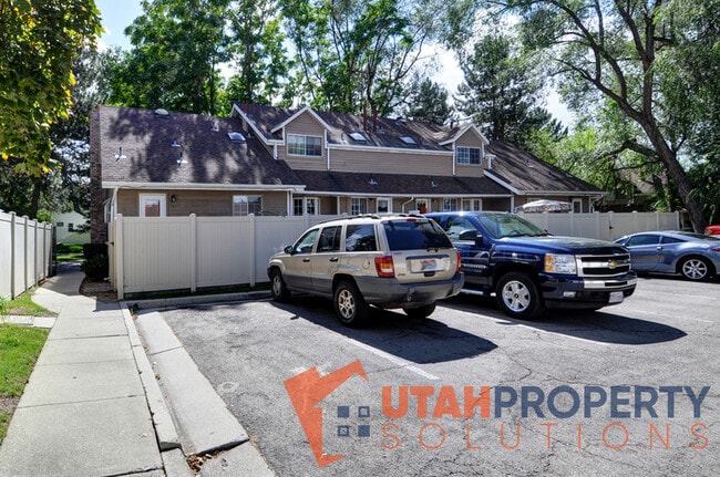Building Photo - 687 E Countryside Ct