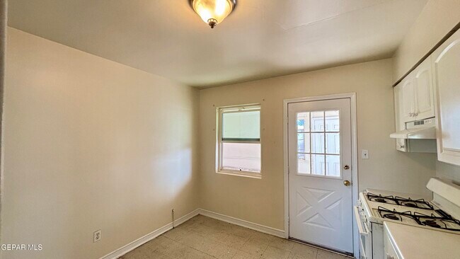 Building Photo - 8033 Carpenter Dr