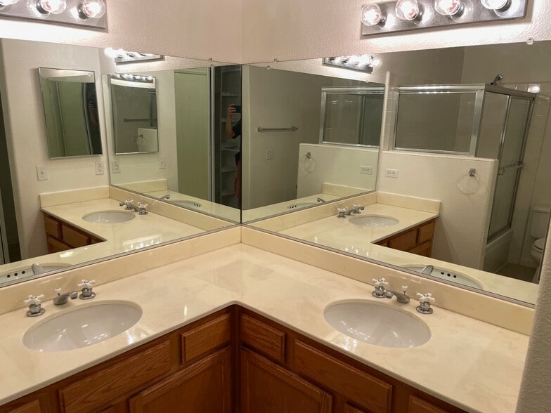 Master bath sinks - 8664 New Salem St