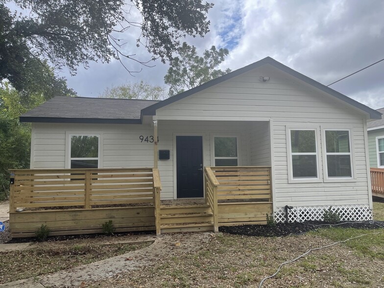 Building Photo - 9434 Rhode Island St