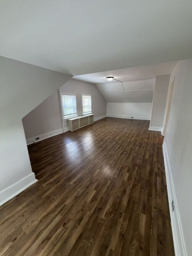 Building Photo - 256 Mabrick Ave