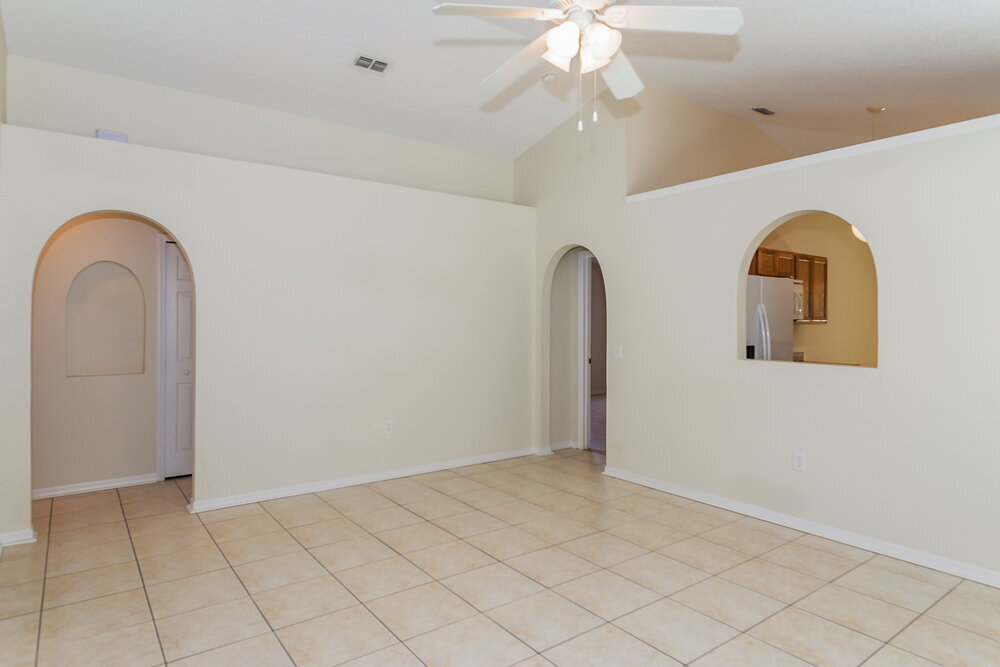 Building Photo - 8376 Oak Crossing Dr W