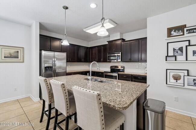 Building Photo - 206 Mission Cove Cir