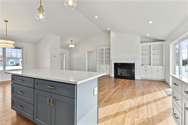 Building Photo - 95 Honeysuckle Rd