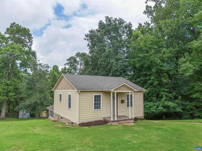 Building Photo - 5702 Locust Ln