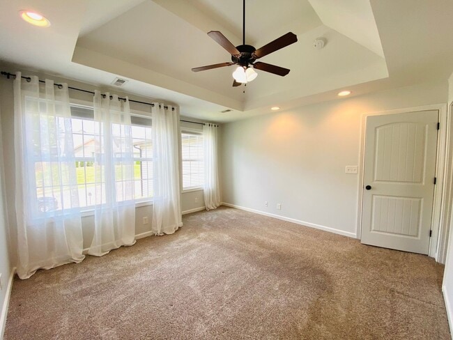 Building Photo - 1194 Eagle's Bluff Dr