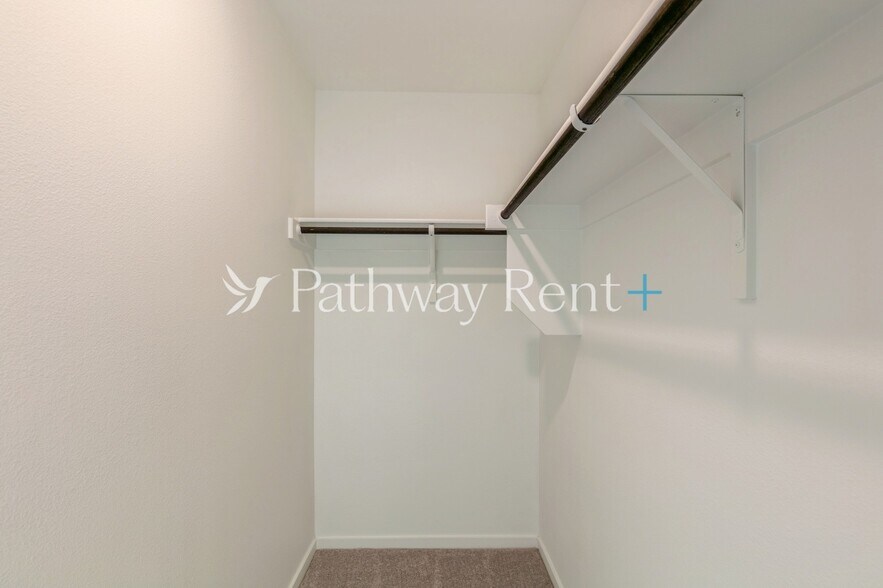 Building Photo - 1255 Falcon Hts Dr