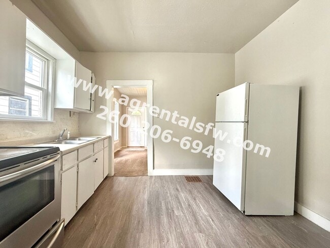 Building Photo - 2 bedroom house