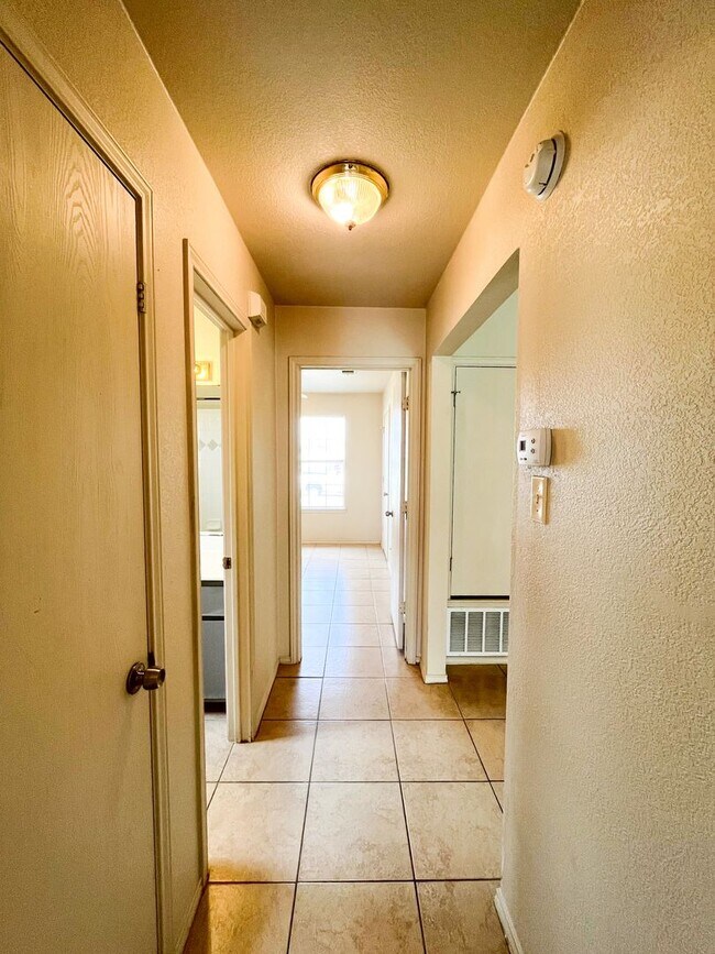Building Photo - Available NOW!!!! Gorgeous 4 bedroom, 2 ba...