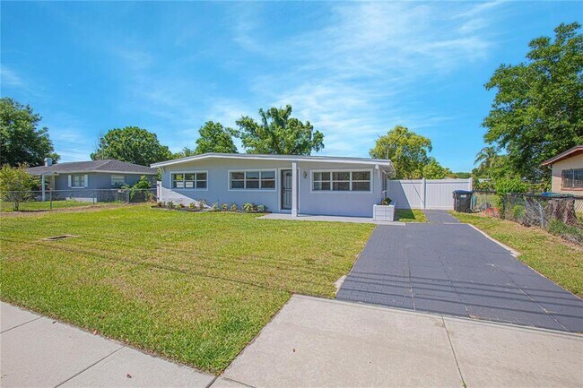 Building Photo - 4870 Seminole Ave