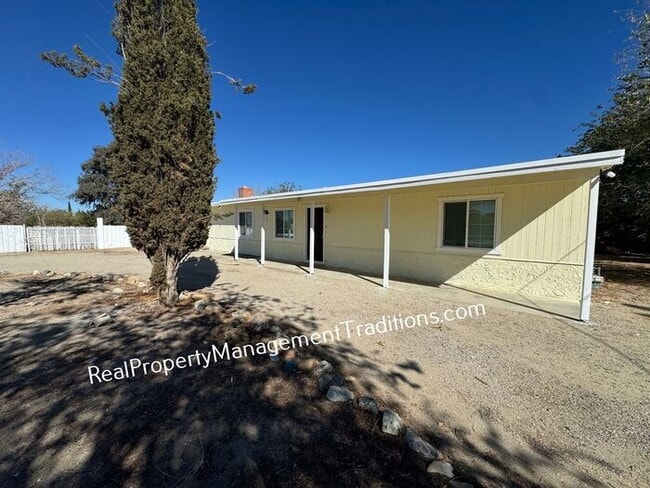 Primary Photo - Cozy single story