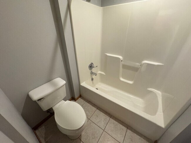 Building Photo - 130 NW 171 Rd