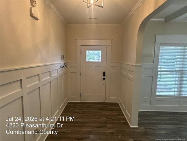 Building Photo - 4220 Pleasantburg Dr