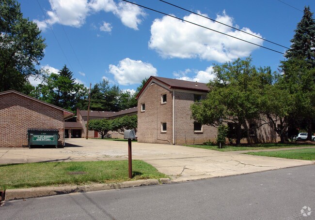 Primary Photo - 2100 Reeves Rd NE