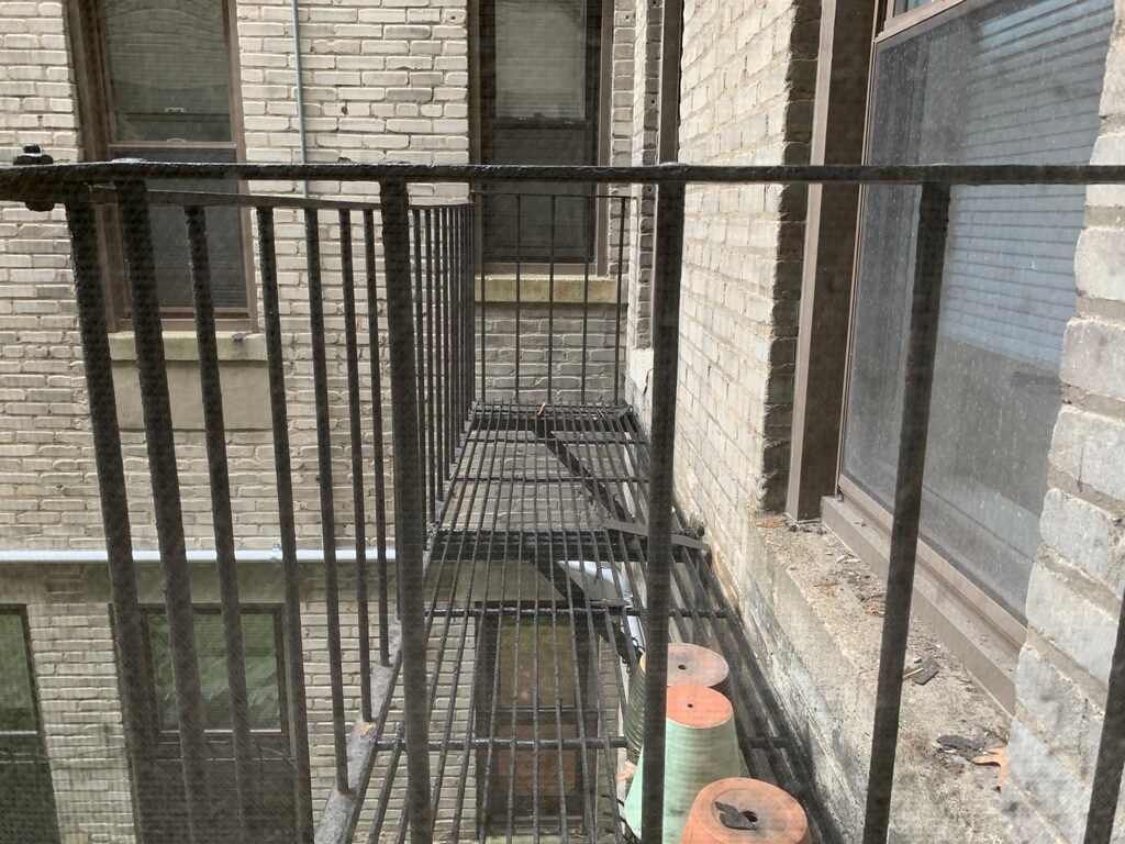 Building Photo - 360 Riverway