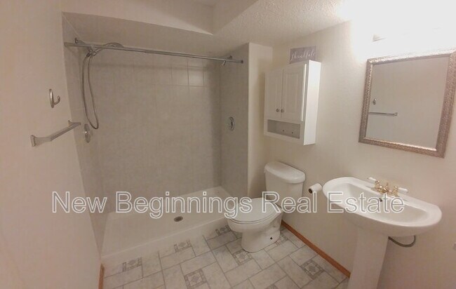 Building Photo - 5999 Pioneer Mesa Dr