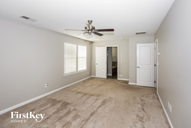 Building Photo - 3232 Oulten St SW