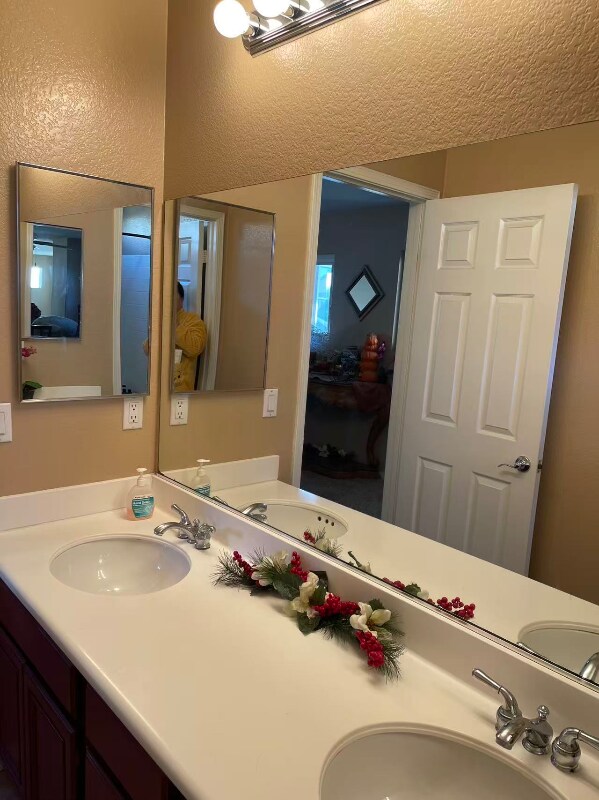 Building Photo - 26256 Palm Tree Ln