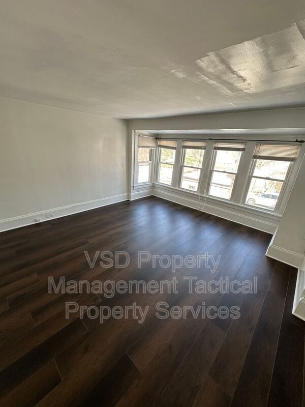 Building Photo - 1780 S Green Rd