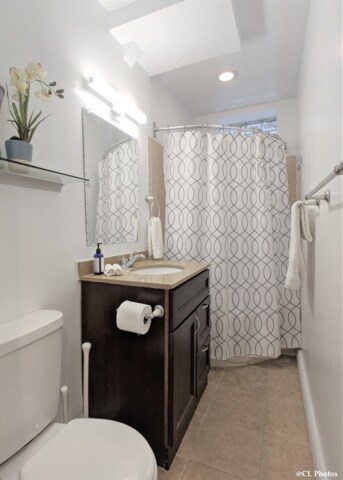 Building Photo - 4312 N Clarendon Ave