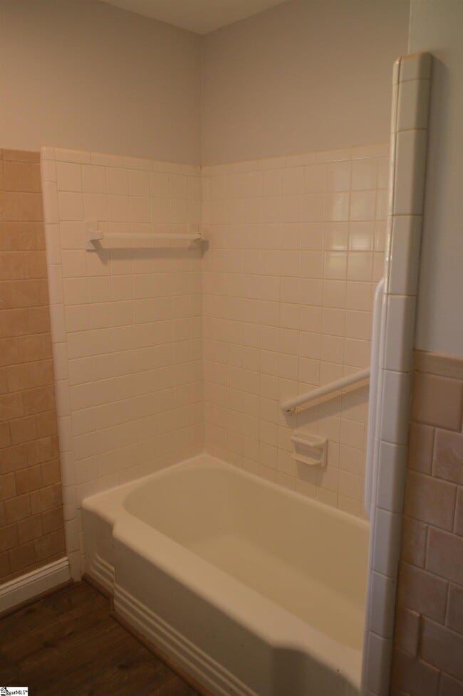 Building Photo - 206 Hillside Dr