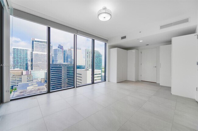 Building Photo - 1010 Brickell Ave